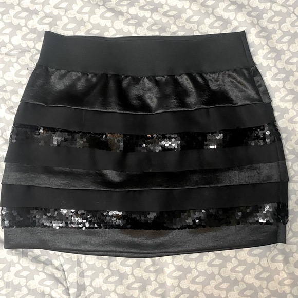 Vintage Bebe Silk,Sequence, Sheer Skirt, Circa early 2000’s - Picture 2 of 3